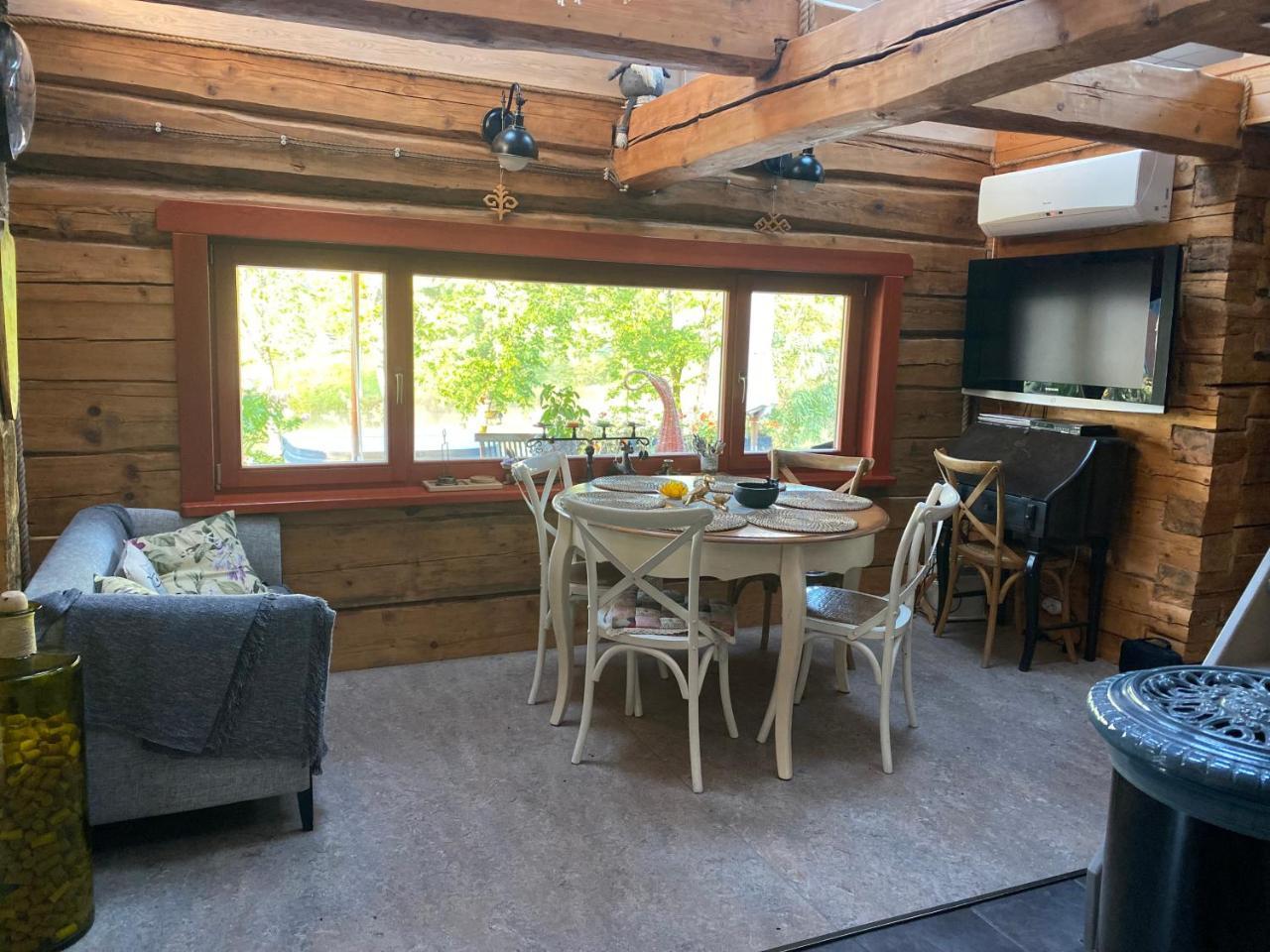 Annas Dzirnavas Ezera māja in Unknown City, Latvia