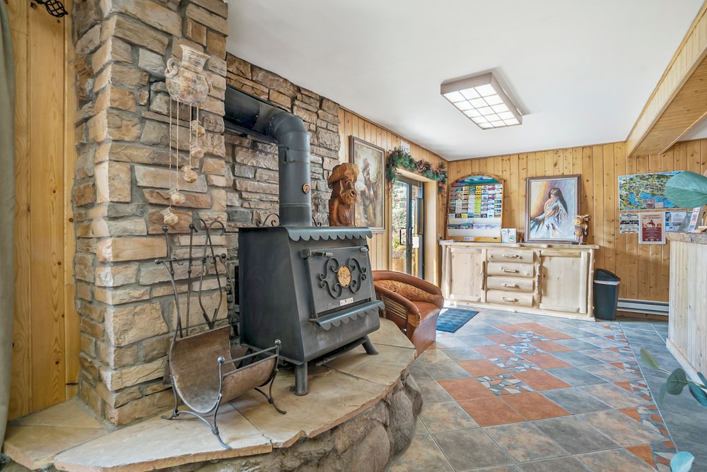 Spirit Lake Lodge - photo 3
