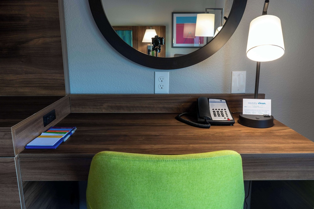 Hampton Inn Elkhorn Lake Geneva Area - photo 26
