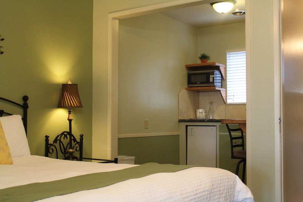 Trees Motel - photo 11