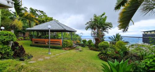 Tagaytay Overlooking Taal. Free Parking Fast Wi Fi in Tagaytay, Philippines