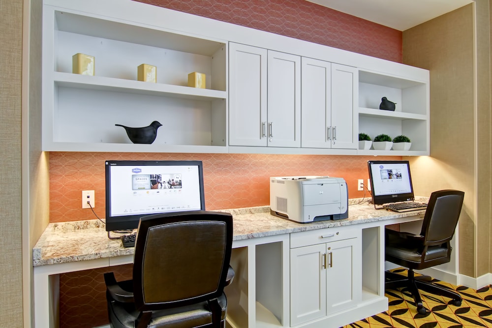 Hampton Inn & Suites Cincinnati Downtown - photo 40