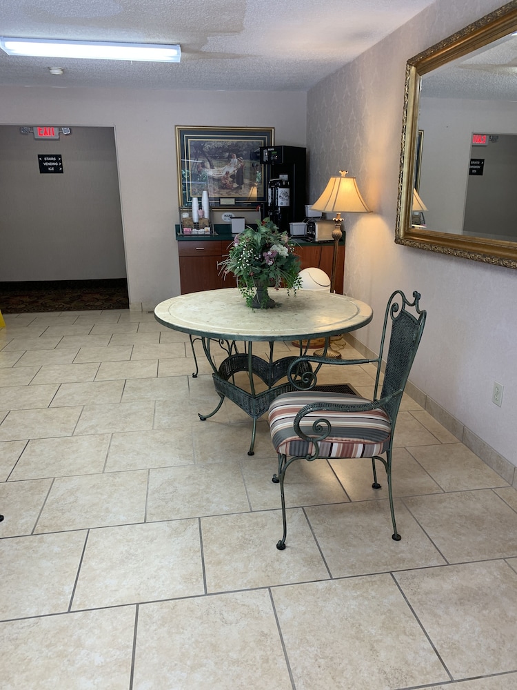 Brookshire Inn - photo 3