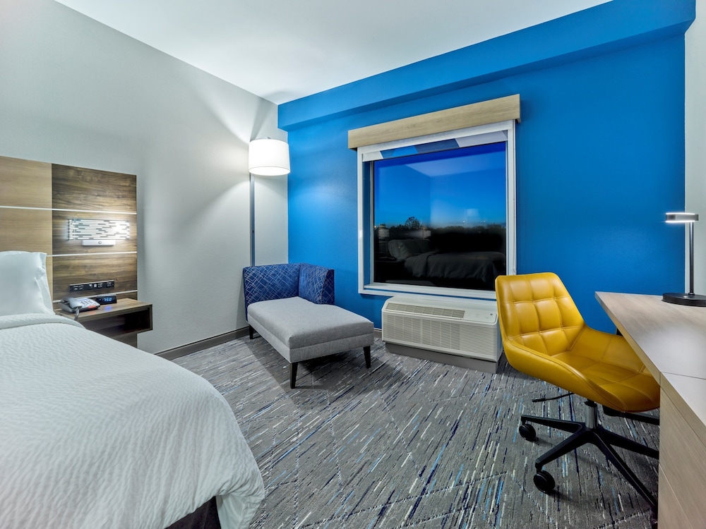 Holiday Inn Express Huntsville Space Center by IHG - photo 3