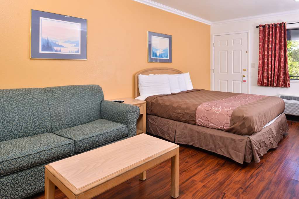 Americas Best Value Inn & Suites Clearlake Wine Country - photo 20