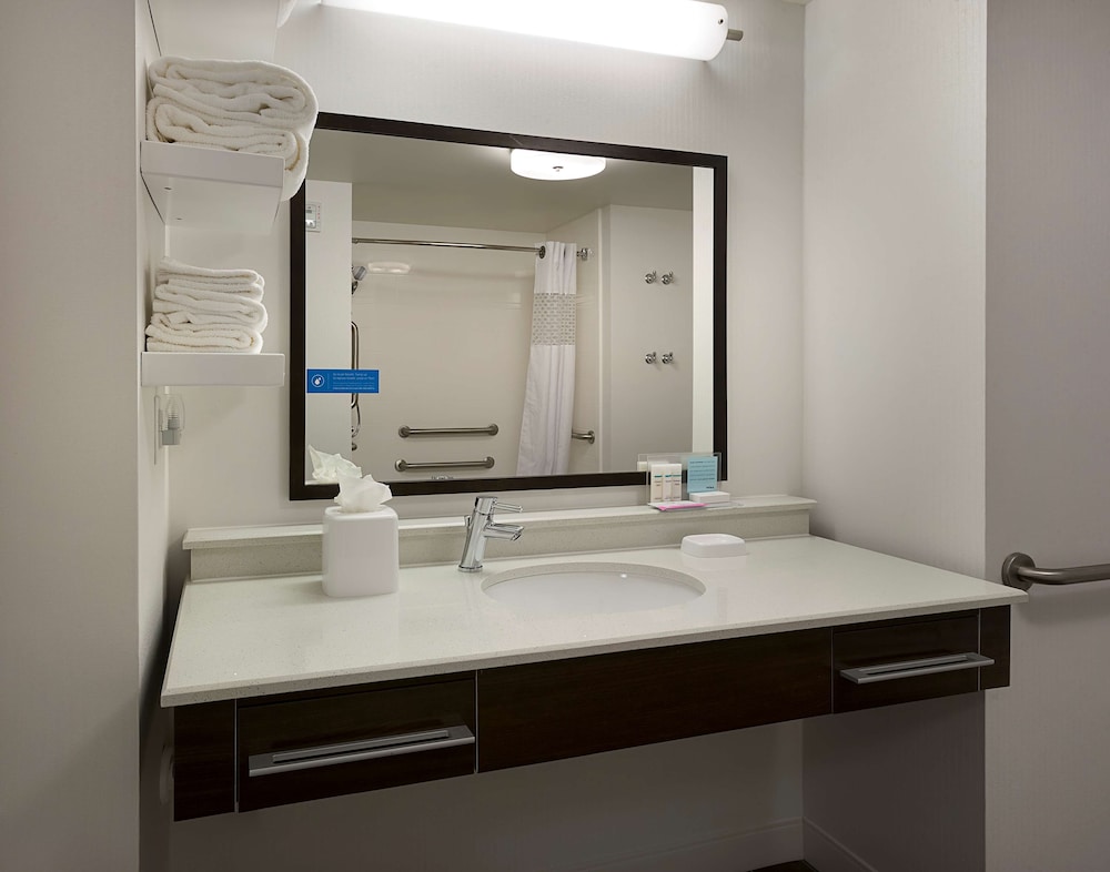 Hampton Inn & Suites Charlotte Pineville - photo 24