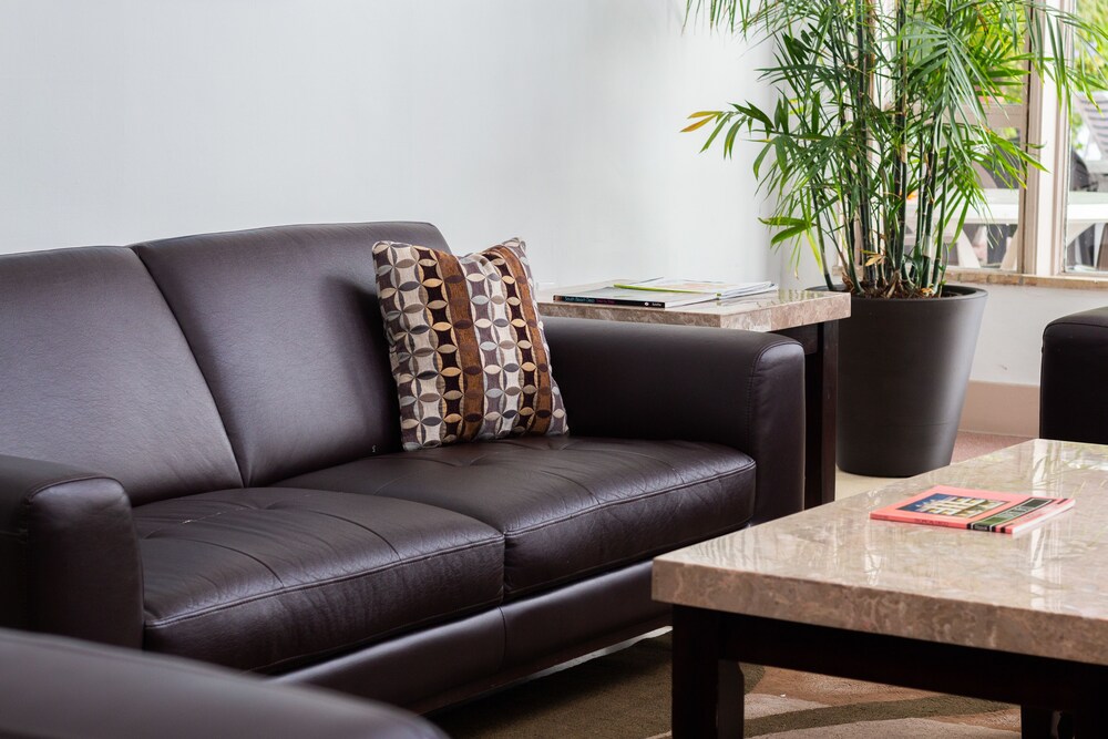 Tropics Hotel and Hostels - photo 5