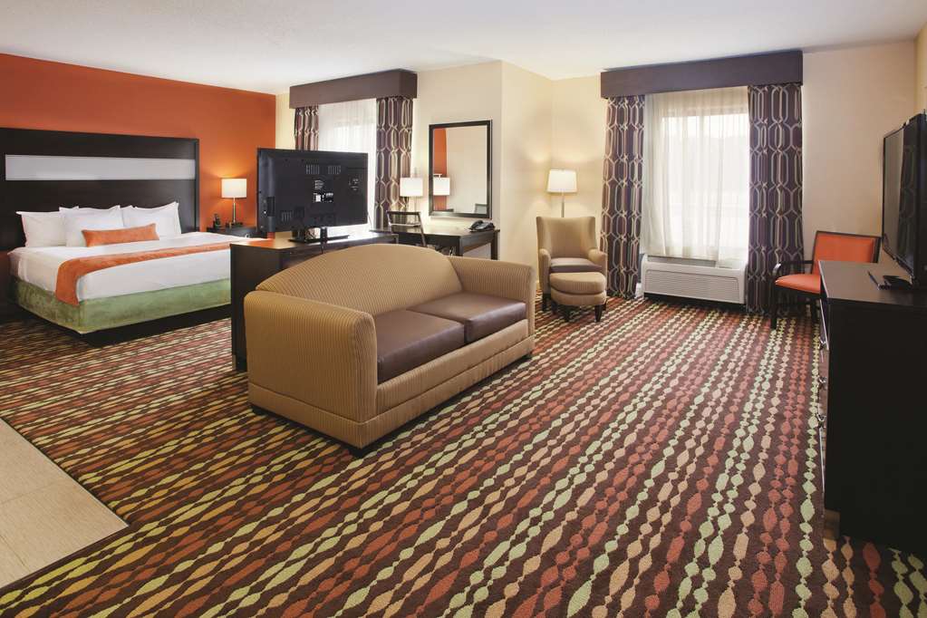 La Quinta Inn & Suites by Wyndham Florence - photo 48