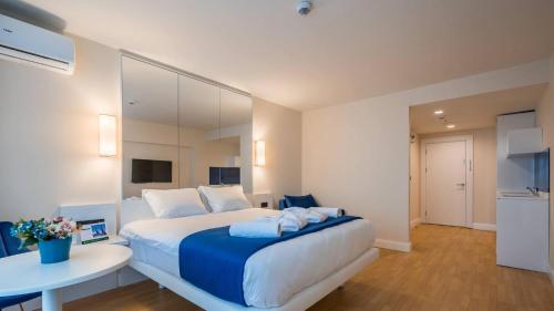 Apartment in Orbi City