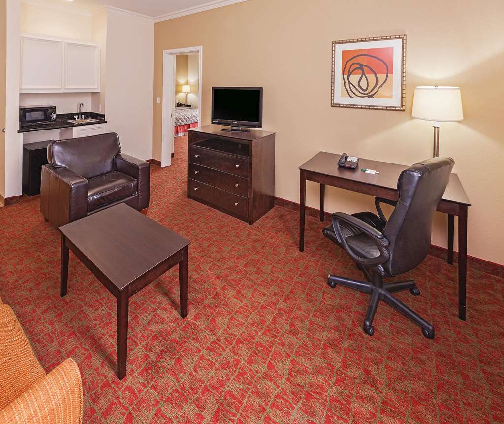 La Quinta Inn & Suites by Wyndham Columbus TX - photo 29