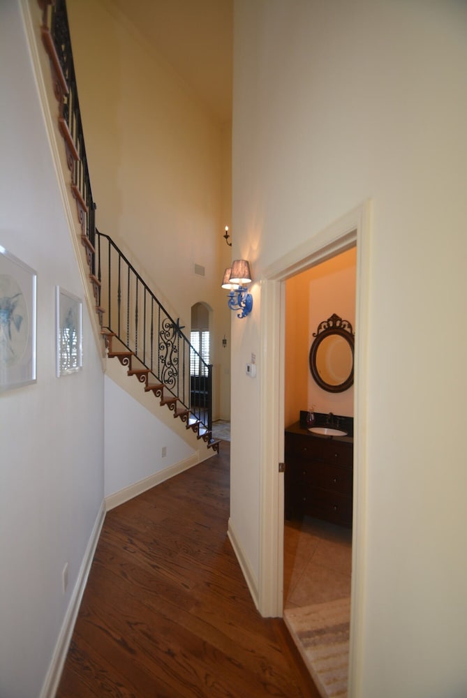 Ocean View Paradise Steps away from the Beach Will Accommodate Up To 10 People including 1 3 Fa - photo 50