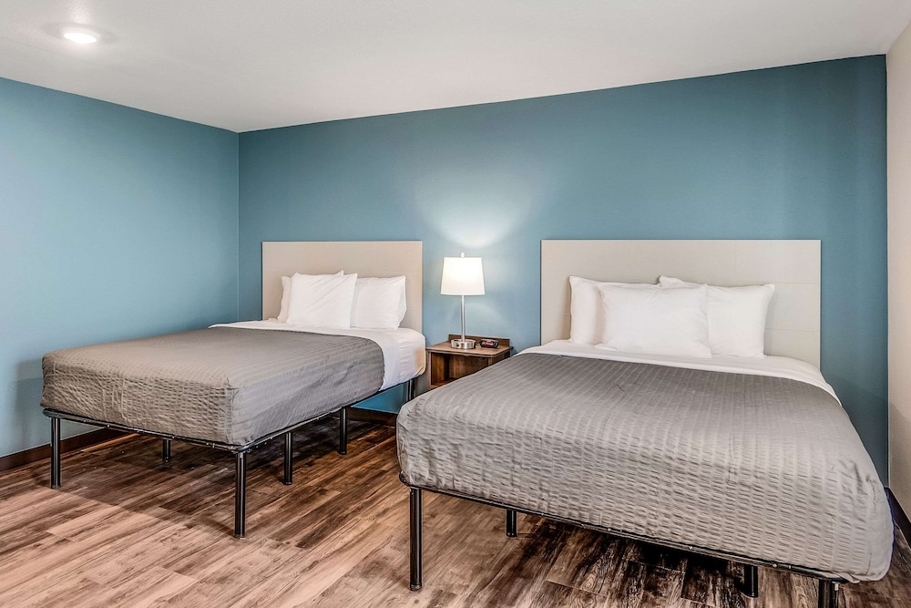 Woodspring Suites West Des Moines - photo 13