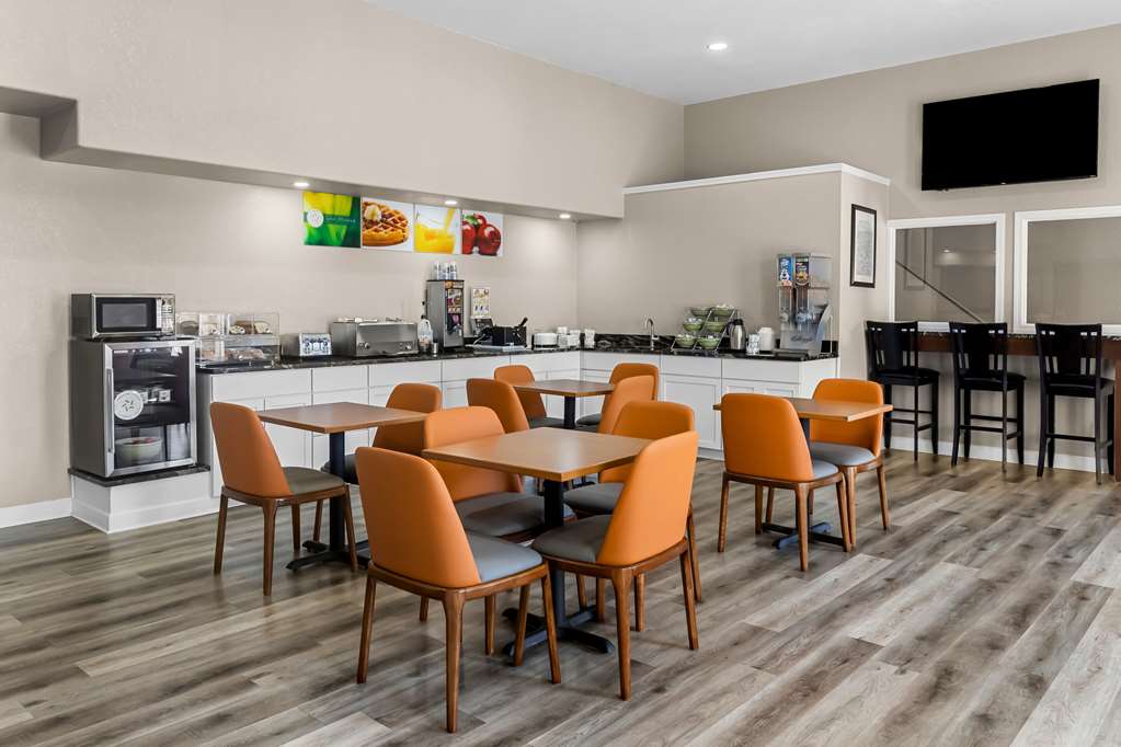 Quality Inn Oskaloosa - photo 37
