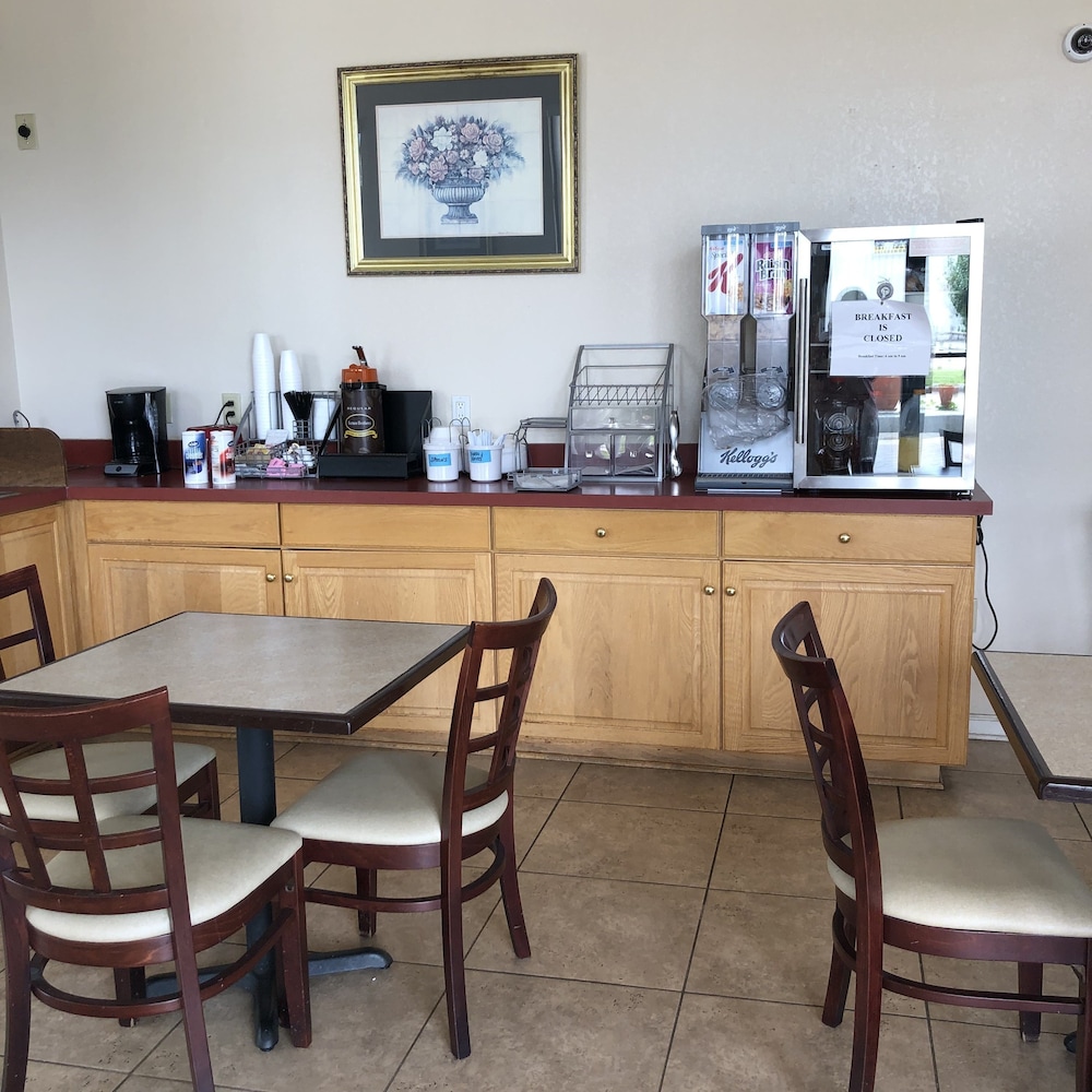 Clairmont Inn - photo 16