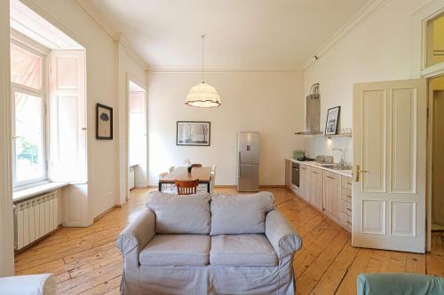 Bright 3BR Apartment in Old Tbilisi by Wehost