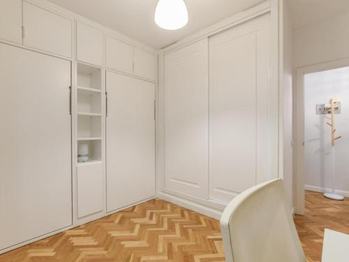 Apartamento Reformado 2 Habitaciones 5 Huespedes — 4-Star Luxury Hotel in Madrid, Spain