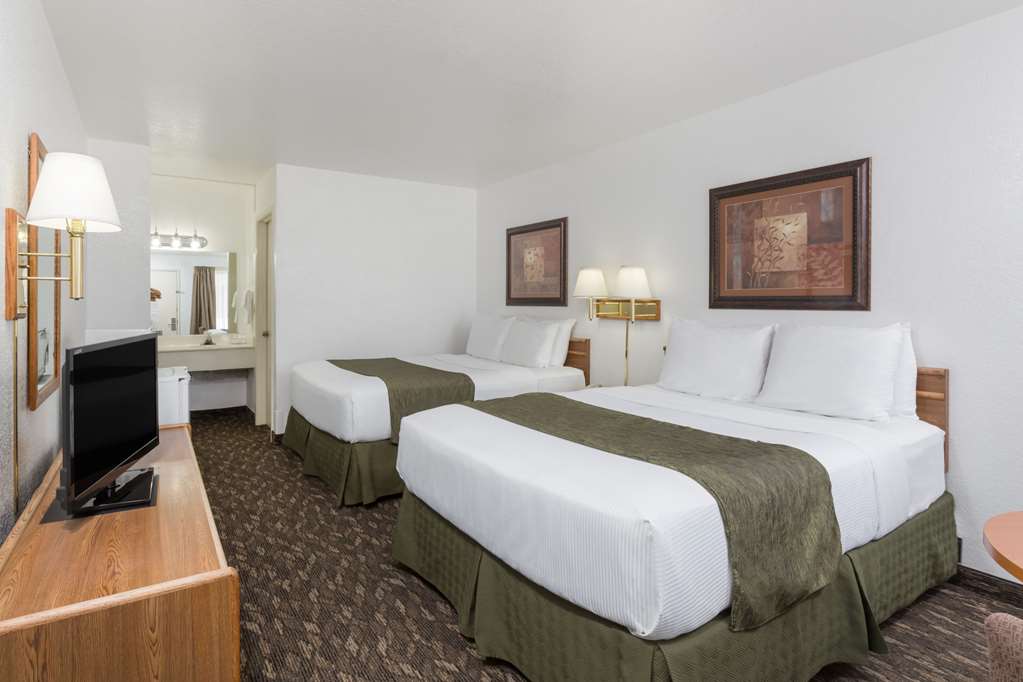 Super 8 by Wyndham Fort Bragg - photo 4