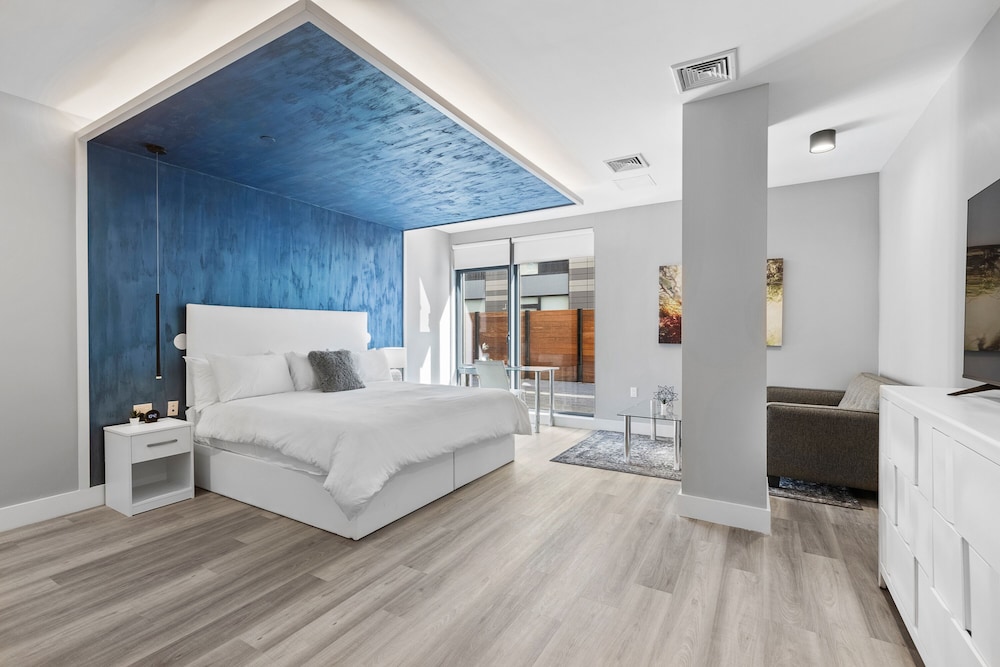 Global Luxury Suites at The Arches - photo 8