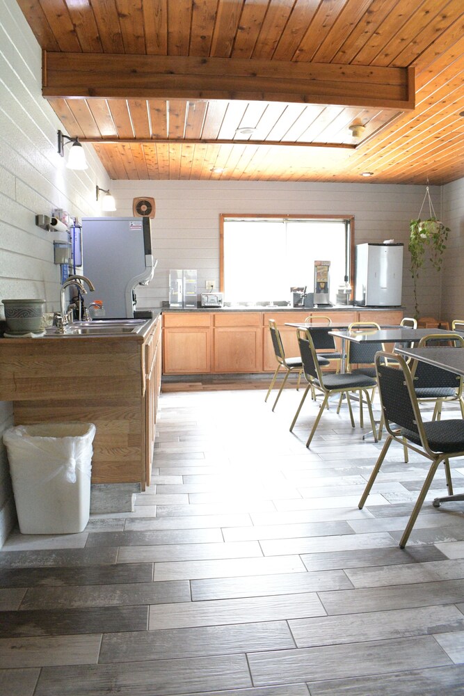 Adams Inn - photo 31