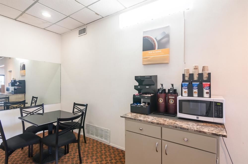 Red Roof Inn & Suites San Angelo - photo 32