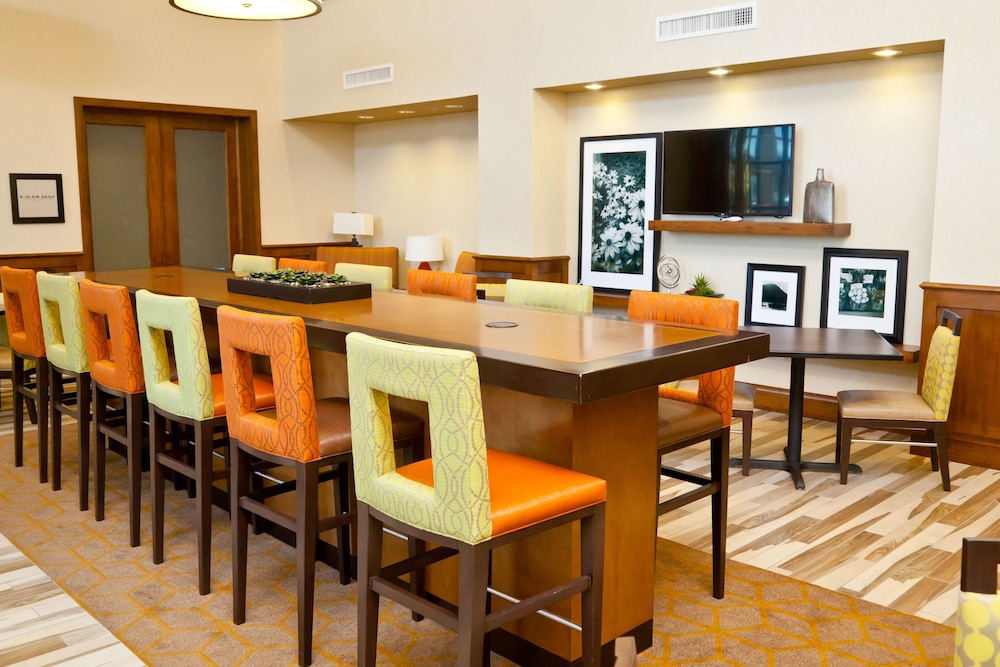 Hampton Inn & Suites Salinas - photo 2