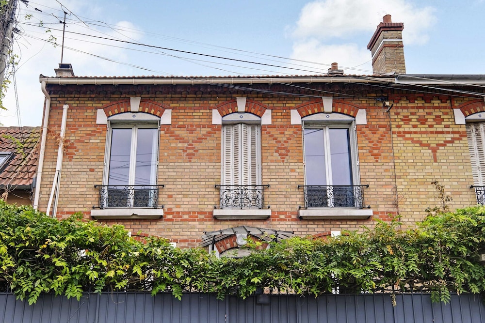 House With Garden 4br 7p Asnieres sur seine — 4-Star Luxury Hotel in Asnieres-Sur-Seine, France