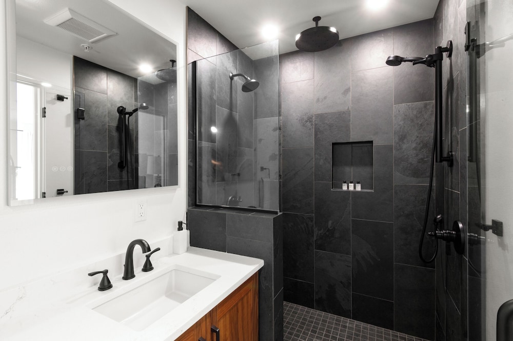 Horsefeathers Hotel - photo 45