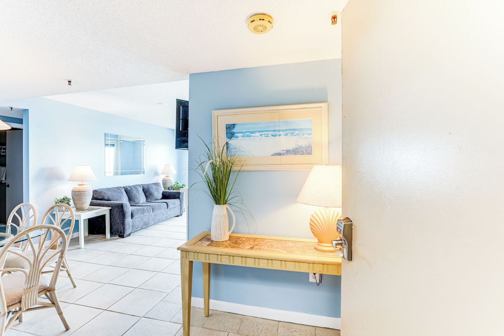 Beachfront Condo w Pool at Myrtle Beach Resort - photo 4