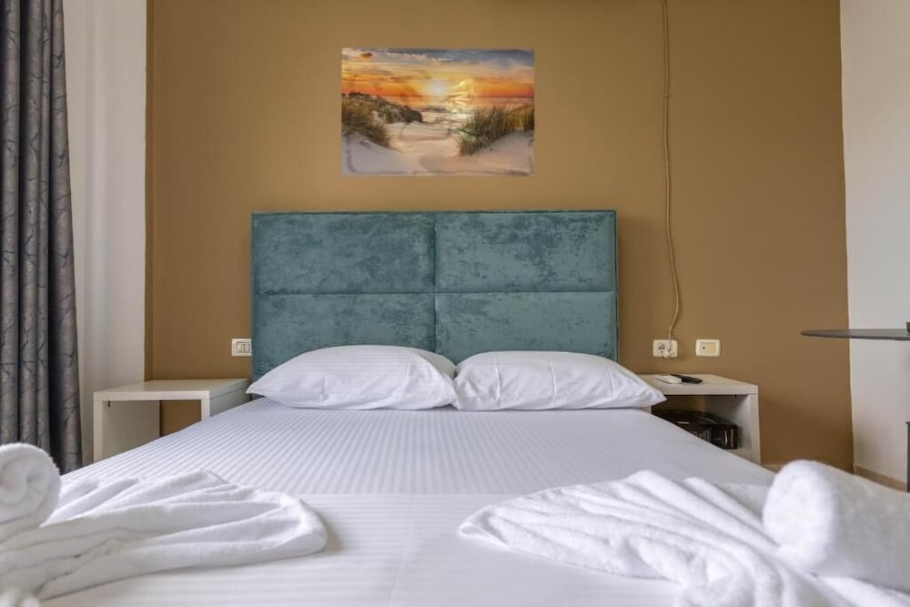 Central Garden Sofia 2 Free Parking - carbon neutral hotel in Ksamil