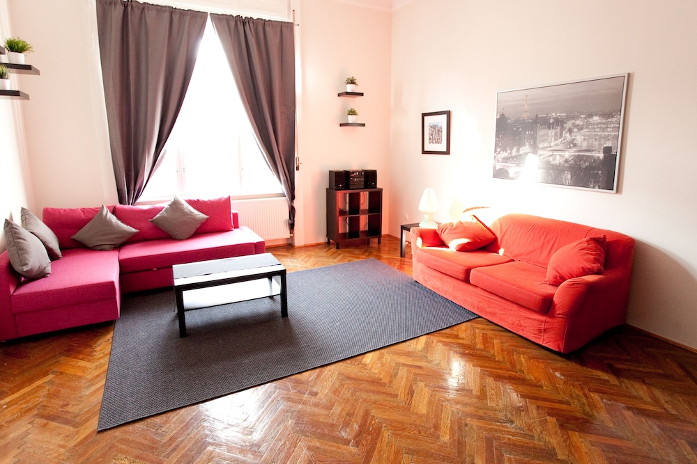 Budapest Easy Flat Wesselenyi Apartment — 4-Star Luxury Hotel in Budapest, Hungary