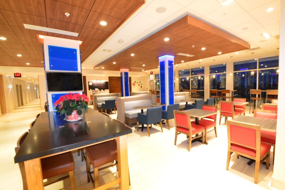 Holiday Inn Express & Suites Toledo West by IHG - photo 25