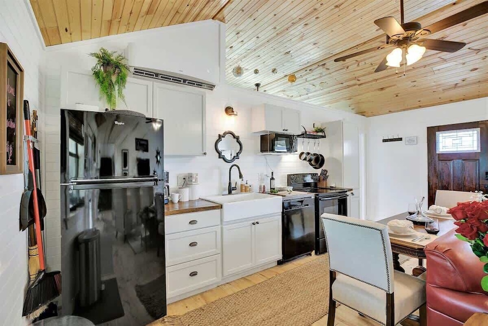 3 Acres of Luxury and Views in Fred Wine Country - photo 13