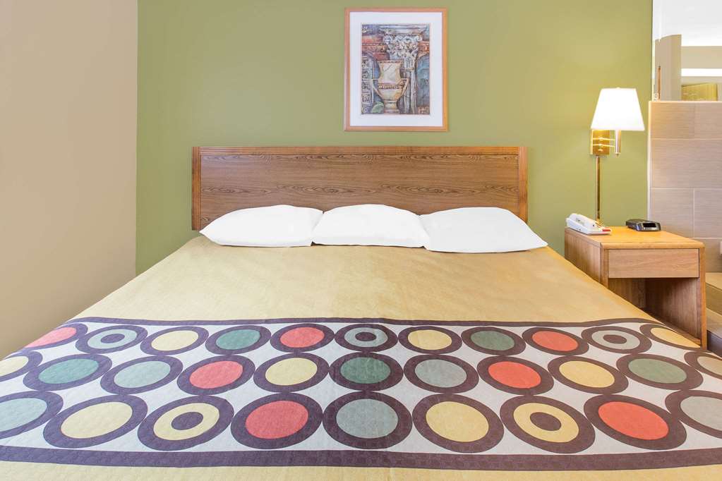 Super 8 by Wyndham East Moline - photo 13