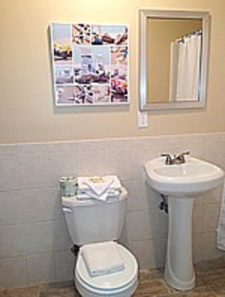 Pelican Point Motel - photo 14
