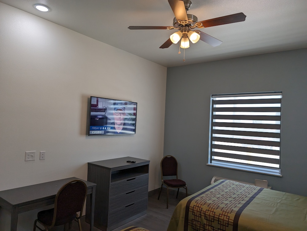 Texas Bungalows Hotel & Hotel Que at i35 Austin Pflugerville - photo 7