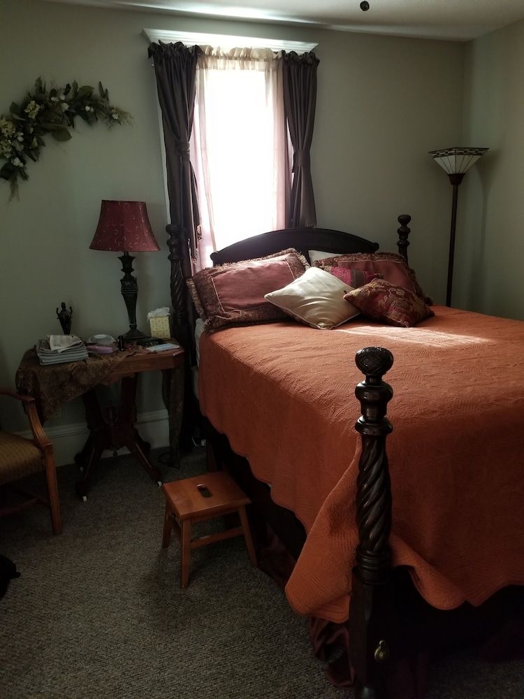 Vintage Charm Bed and Breakfast Hotel - photo 13