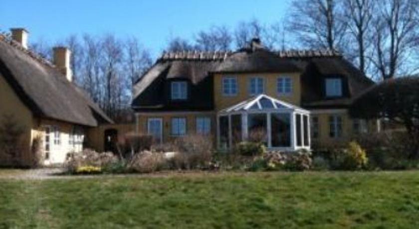 Grastenhus Guesthouse — 4-Star Luxury Hotel in Thuro By, Denmark