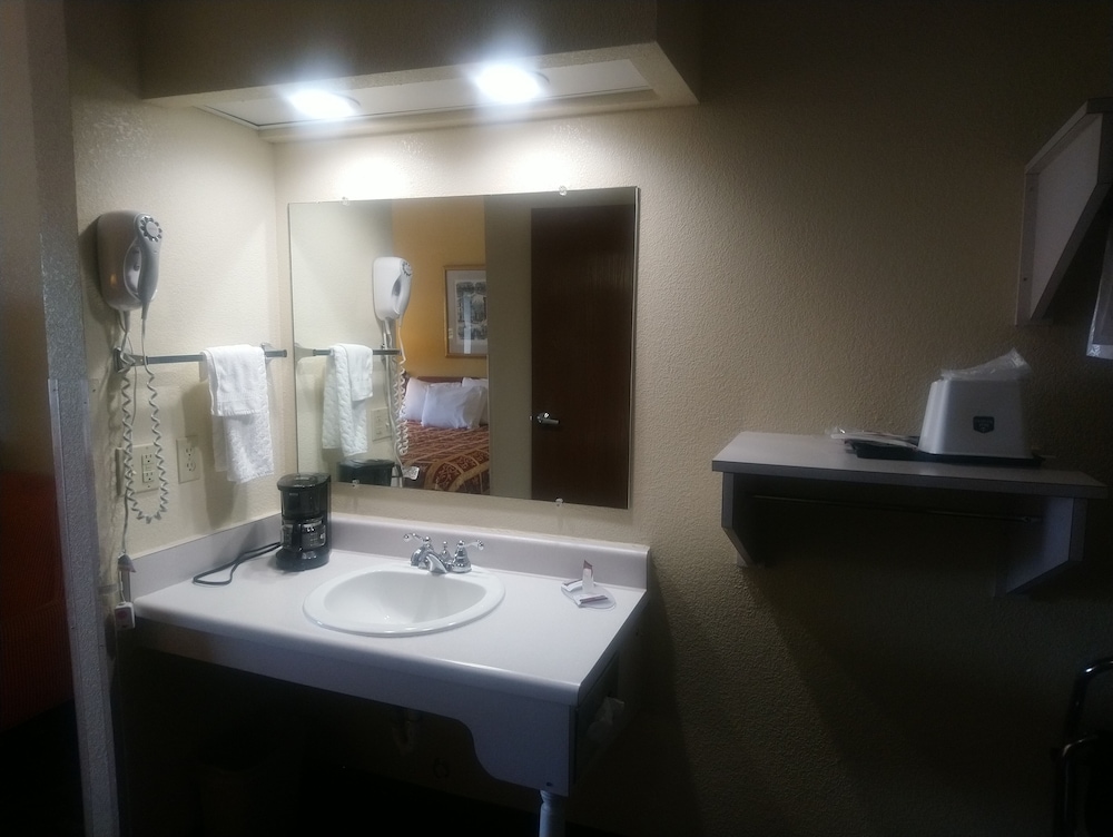 Geneva Motel Inn - photo 4
