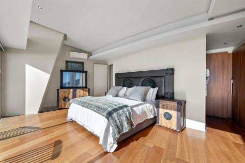 Sea Views Secret Garden 3 Bedroom Villa in Camps Bay