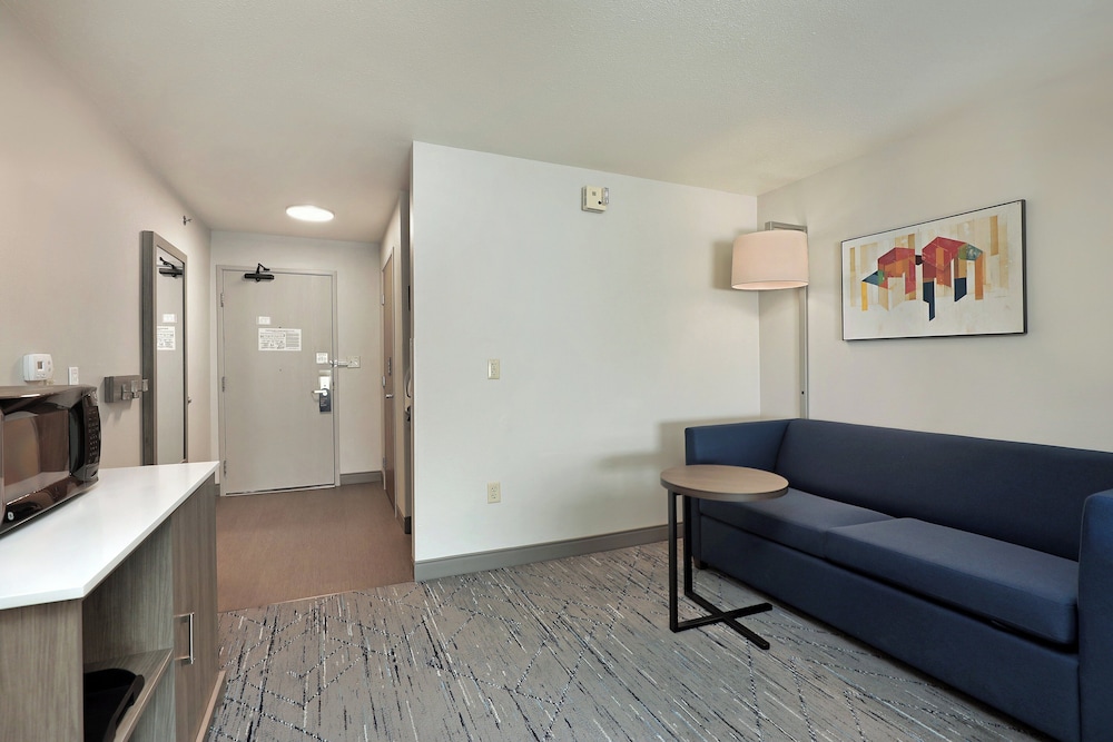 Holiday Inn Express & Suites New Berlin by IHG - photo 5