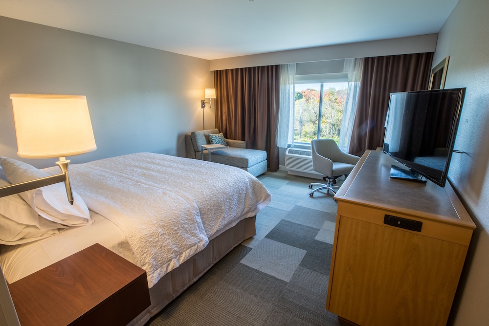 Hampton Inn by Hilton Amesbury - photo 3