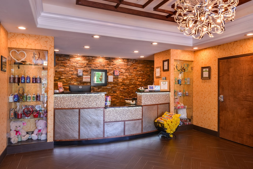 Inn of the Dove Romantic Suites with Jetted Tub & Fireplace - photo 4