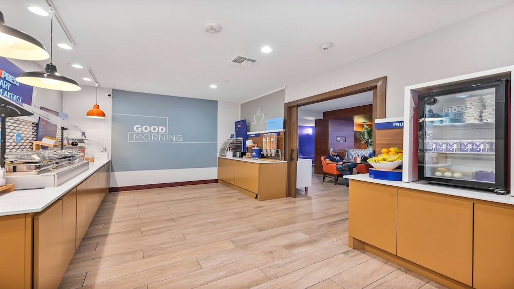 Holiday Inn Express Palestine by IHG - photo 61
