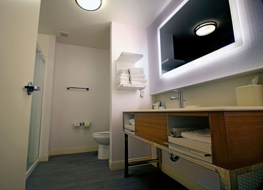 Hampton Inn & Suites Tacoma - photo 19