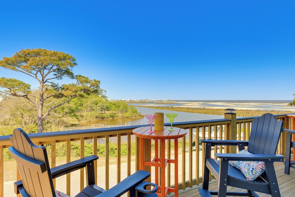 Water View Dauphin Island Condo with Boat Slips — 4-Star Luxury Hotel in Dauphin Island, United States