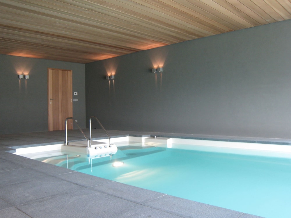 Beernem Farmhouse with Pool — 4-Star Luxury Hotel in Beernem, Belgium