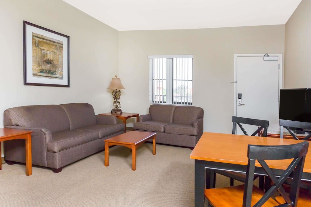 Clarion Inn Ormond Beach at Destination Daytona - photo 6