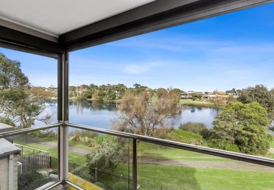 Riviera Lakeside with uninterrupted Water Views — carbon neutral stay, Ocean Grove