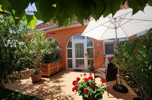Villa Viola Apartmanház Gyula — 4-Star Luxury Hotel in Gyula, Hungary