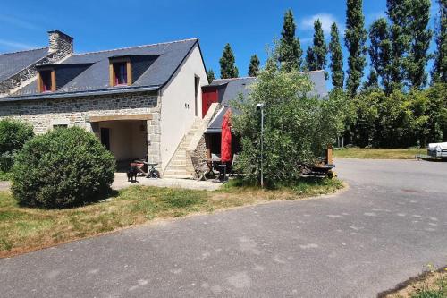 Tout Le Confort Au Milieu D'un Parc Botanique — hotel in Noyal-Muzillac